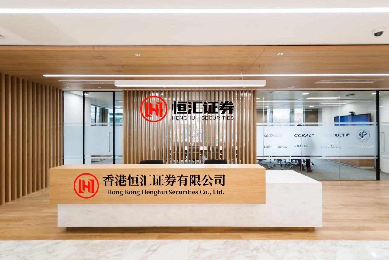 富深优配 沪港深基金大幅跑赢港股通、港股QDII！秘诀是......